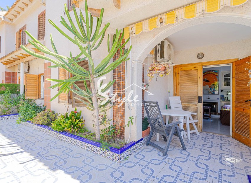 Se vende soleado apartamento en planta baja en Las Barcas, Punta Prima, Costa Blanca. ID3422