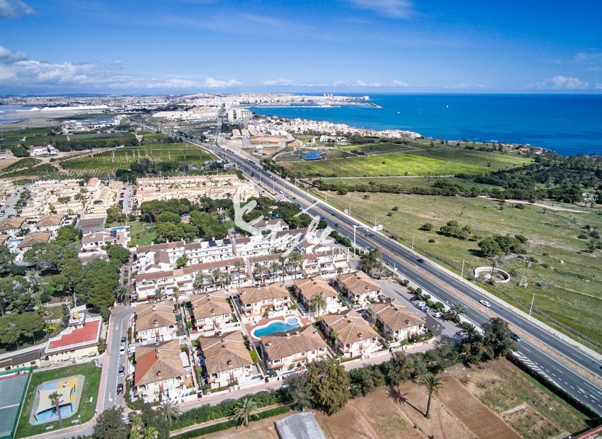 Se vende soleado apartamento en planta baja en Las Barcas, Punta Prima, Costa Blanca. ID3422