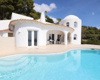 Se vende villa con piscina privada y vistas panorámicas al mar en Altea, Costa Blanca, España. ID1309