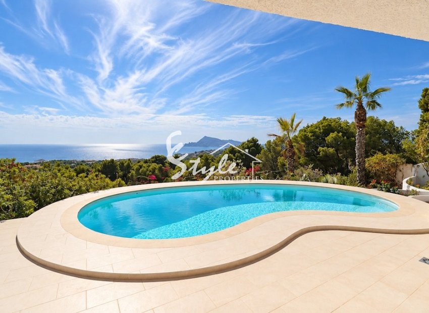 Se vende villa con piscina privada y vistas panorámicas al mar en Altea, Costa Blanca, España. ID1309