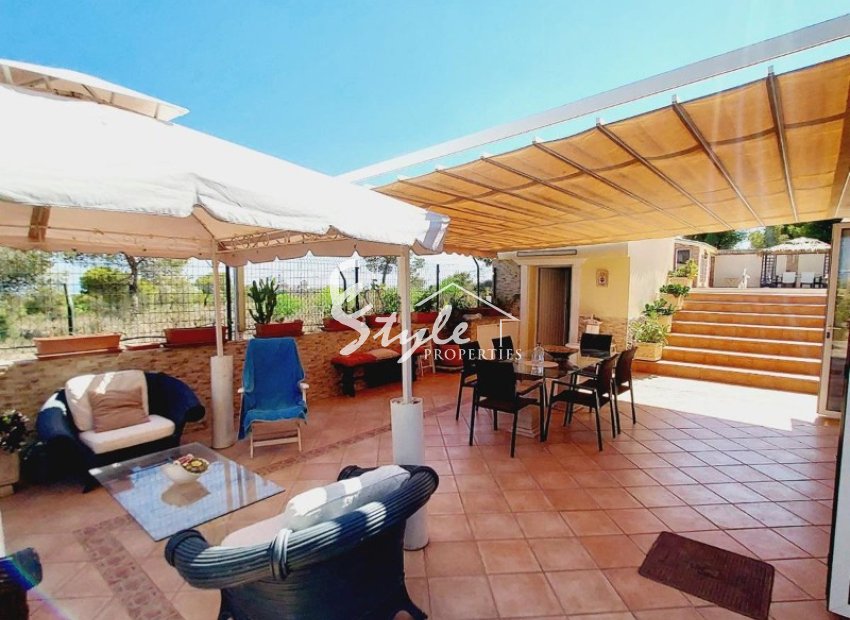 Se vende villa con vistas al Golf Campoamor y al mar, Costa Blanca, España. ID1832