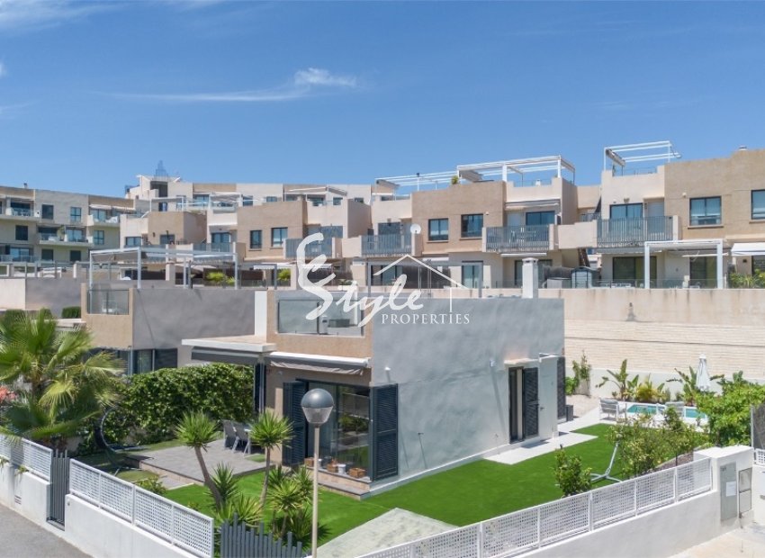 Se vende villa en La Zenia, Orihuela costa , Costa Blanca. ID2844