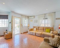 Se vende villa independiente de una sola planta con piscina privada en Punta Prima, Costa Blanca, España. ID2435