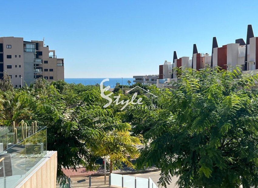 Se vende villa moderna en Mil Palmeras, Pilar de la Horadada, Costa Blanca. ID 2743