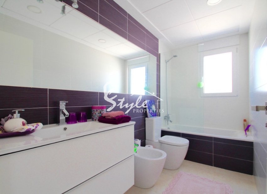 sell a villa with private pool near the sea in Mil Palmeras, Pilar de la Horadada, with views