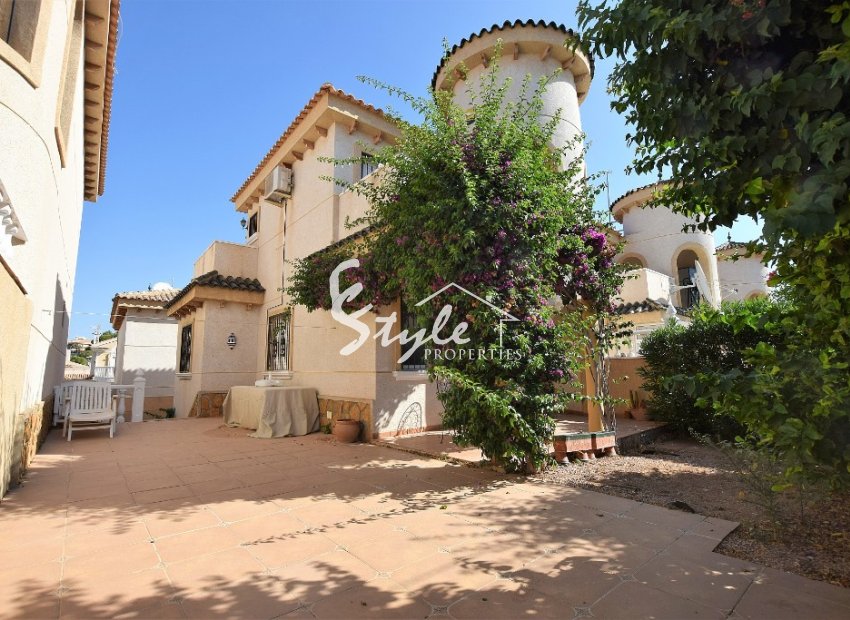 Semi-detached 3-bedroom chalet for sale near the golf course in Las Filipinas, Villamartin