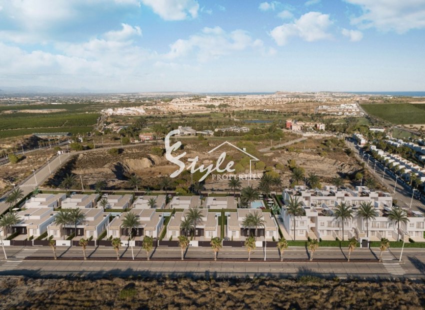 Современные виллы с бассейном на продажу на поле для гольфа Коста Бланка Юг, Испания