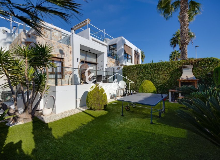 Современный угловой дуплекс в Вилламартин, Ориуэла Коста, Коста Бланка , Испания. ID2782