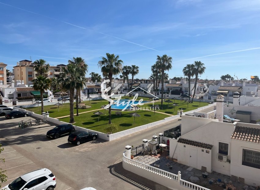 Sunny 2-Bedroom Apartment with Pool Views in Residencial Jumilla II, Playa Flamenca. ID2997