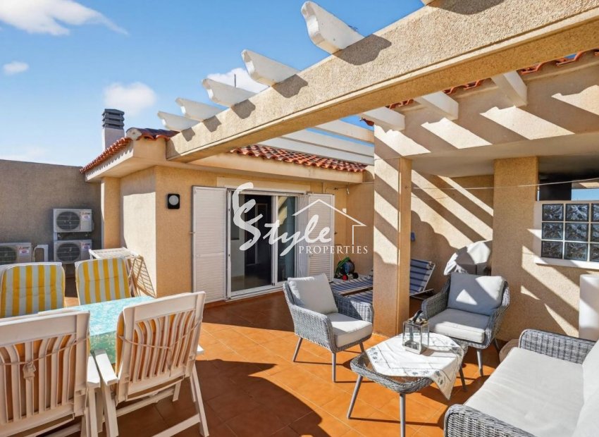 Sunny penthouse for sale in the gated community of Zenia Mar, Playa Flamenca, Orihuela Costa, Spain. ID2341