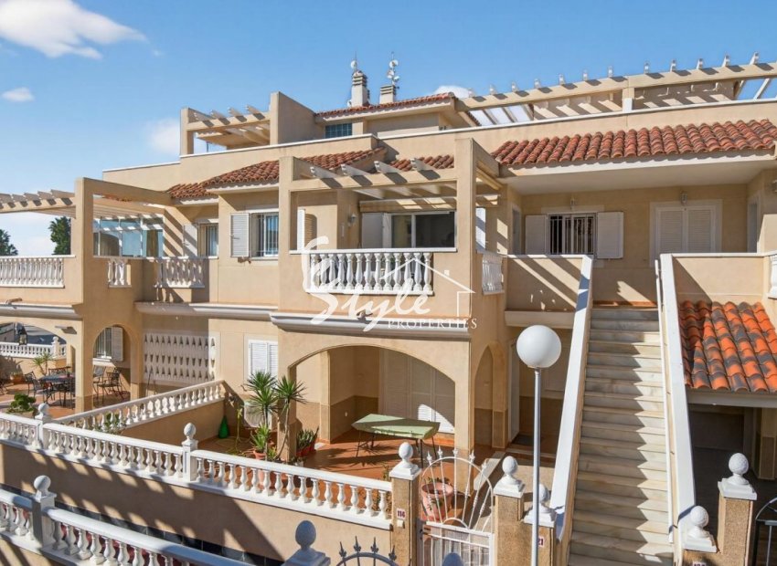 Sunny penthouse for sale in the gated community of Zenia Mar, Playa Flamenca, Orihuela Costa, Spain. ID2341