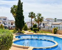 Таунхаус на продажу с бассейном рядом c морем в Cinuelica, Пунта Прима, Коста Бланка, Испания ID2949