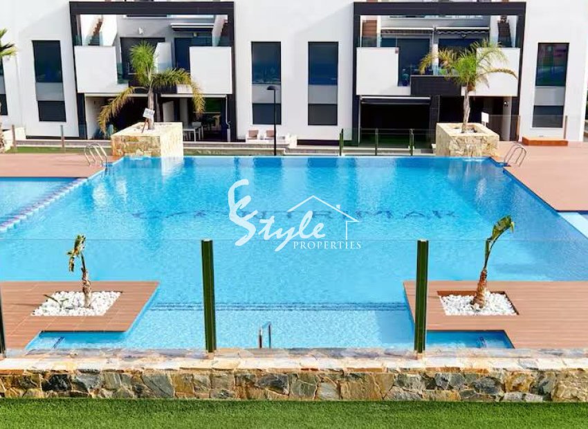 Top floor apartment for sale in ¨Oasis Beach¨,Punta Prima, Orihuela Costa,  Alicante,Costa Blanca, Spain. ID2596