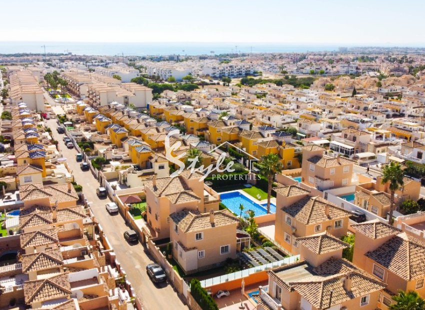 Townhouse for sale in Royal Park, Los Altos, Punta Prima,Costa Blanca, Spain.ID.1377