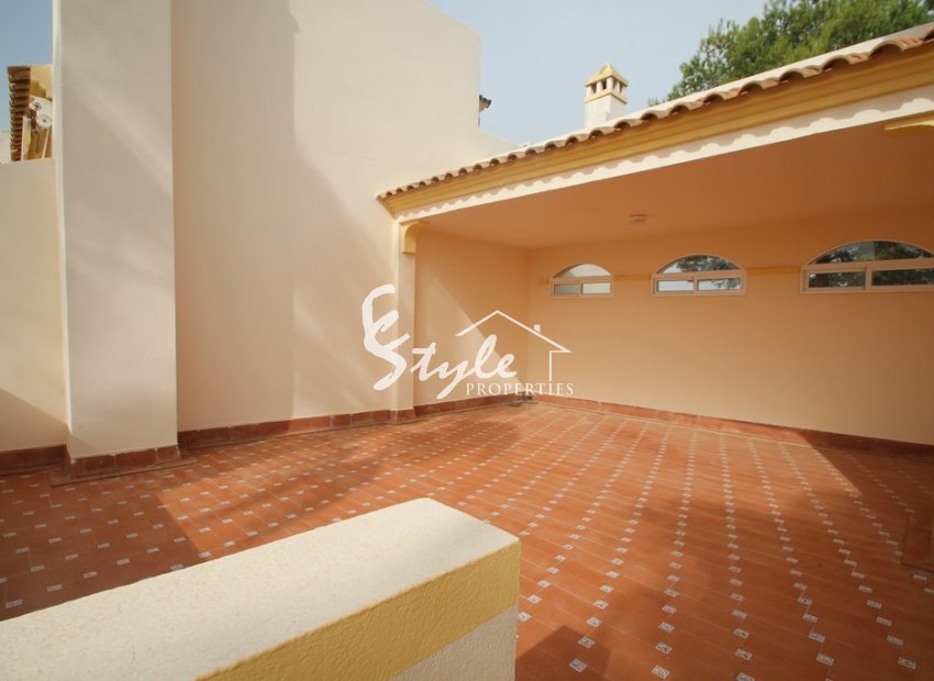 Townhouse for sale in Villamartin, Costa Blanca_Solarium