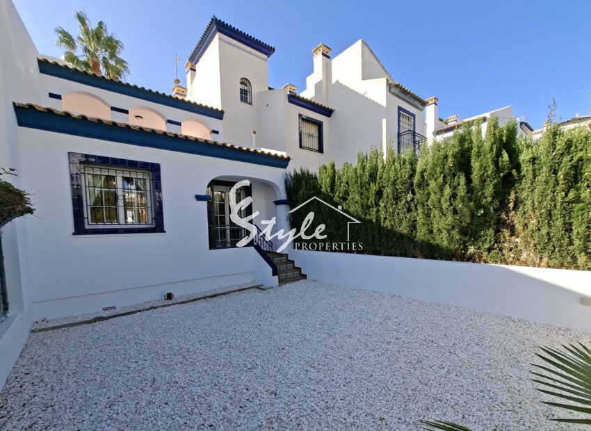 Townhouse in Los Doses, Villamartín with Private Gardens, Solarium and Communal Pool. ID 1471