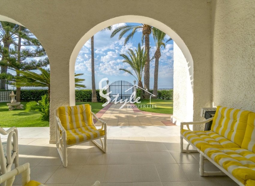 Уникальная недвижимость на первой линии в продаже в Пунта Приме, Коста Бланка, Испания ID 3747