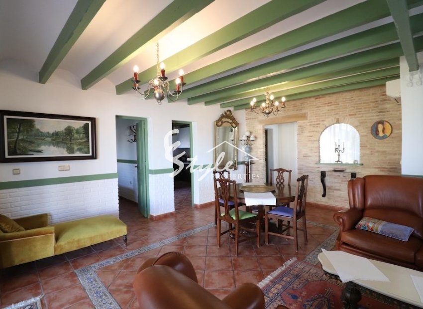 В Лос Дольсес купить отдельную виллу рядом с полем для гольфа в Вильямартин. ID: 6267