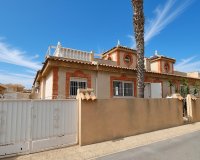 В продаже бунгало с собственным солярием в Плая Фламенка, Ориуэла Коста, Коста Бланка. ID2363