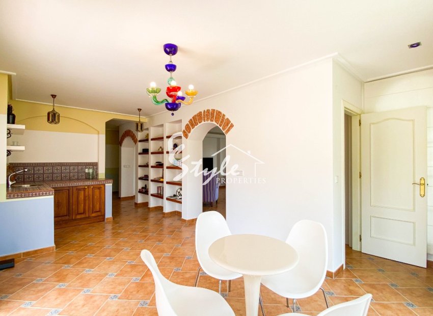 В продаже эксклюзивная вилла класса люкс с большим участком в Вилламартин, Коста Бланка, Испания. ID3484