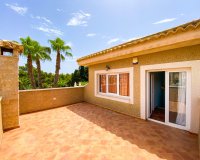 В продаже эксклюзивная вилла класса люкс с большим участком в Вилламартин, Коста Бланка, Испания. ID3484