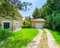 В продаже эксклюзивная вилла класса люкс с большим участком в Вилламартин, Коста Бланка, Испания. ID3484