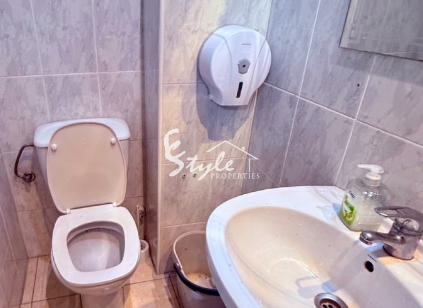 В продаже готовое коммерческое помещение для бизнеса и инвестиций в центре Торревьехи, Коста Бланка, Испания. ID037