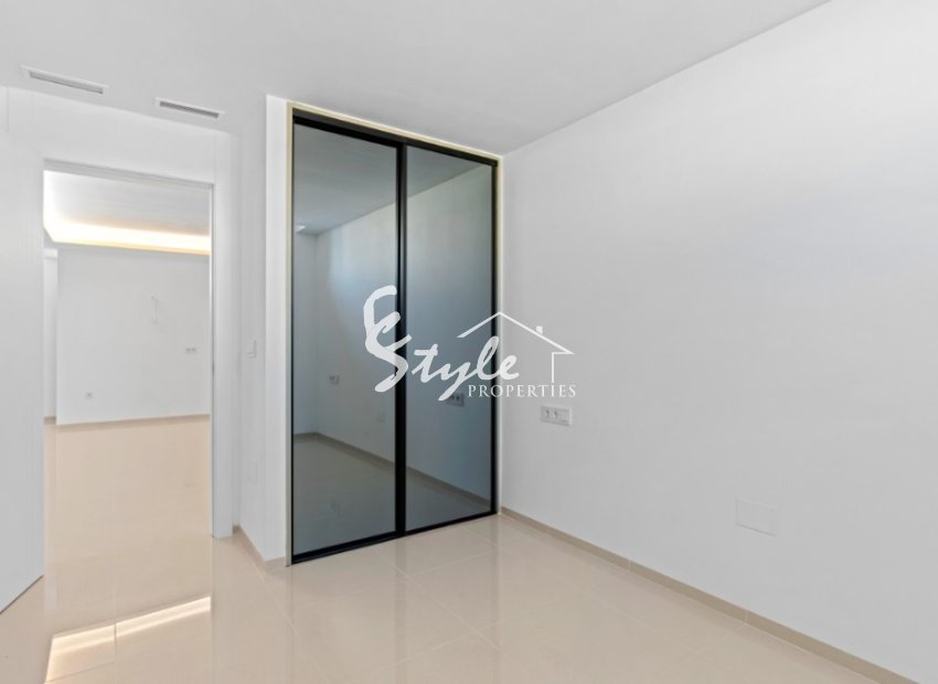  В продаже новая вилла в элитном районе Сьюдад Кесада, Коста Бланка, Испания ON1416