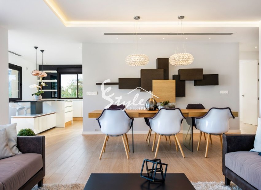  В продаже новая вилла в элитном районе Сьюдад Кесада, Коста Бланка, Испания ON1700