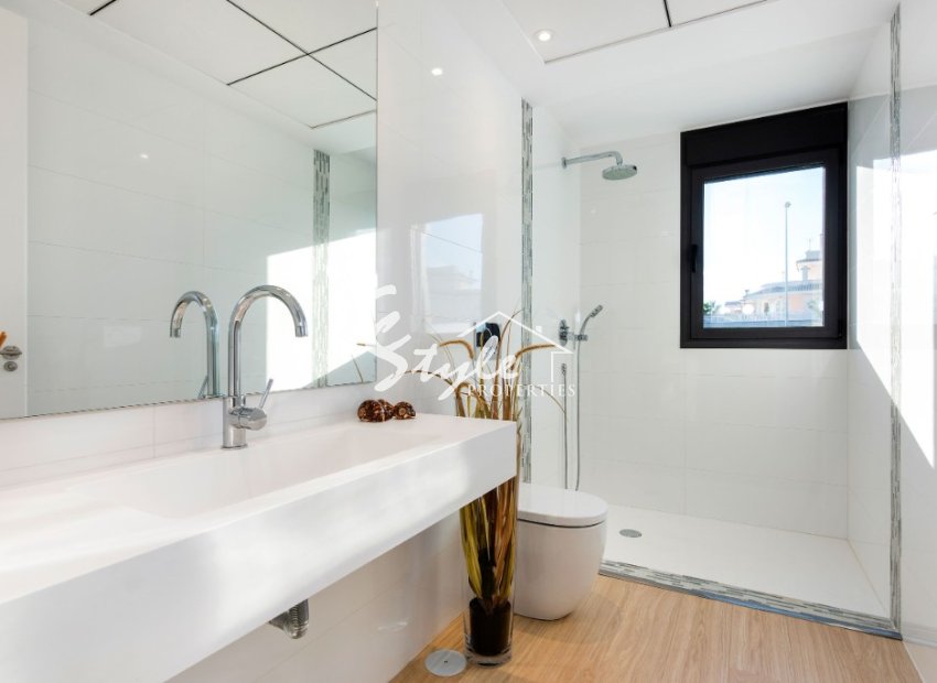  В продаже новая вилла в элитном районе Сьюдад Кесада, Коста Бланка, Испания ON1700