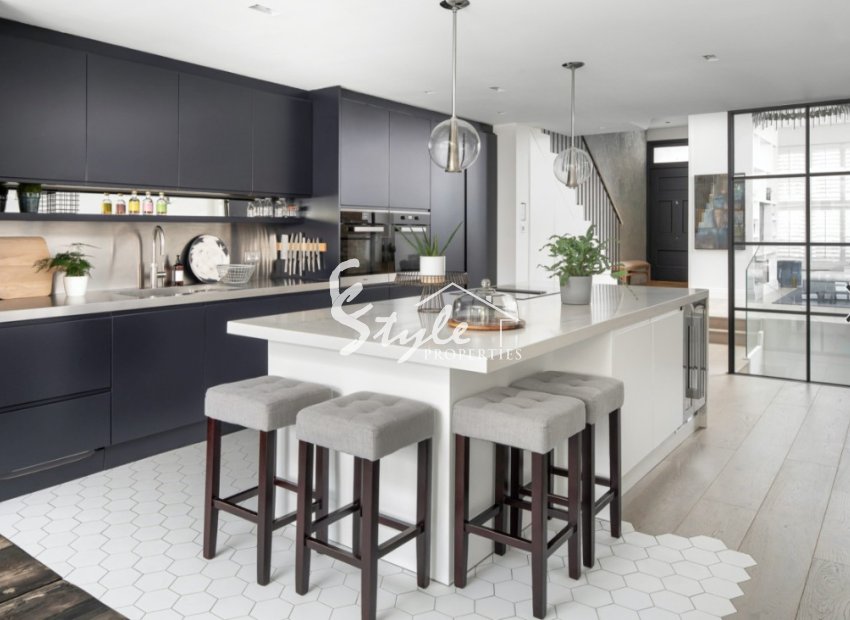  В продаже новая вилла в элитном районе Сьюдад Кесада, Коста Бланка, Испания ON1701