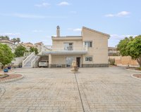 В продаже отдельно стоящая вилла в Lomas de la Juliana, Альгорфа, Коста Бланка. ID1307
