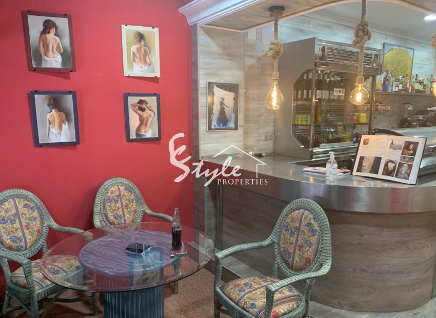 В продаже прибыльный бар с центре Аликанте, Коста Бланка, Испания. ID090