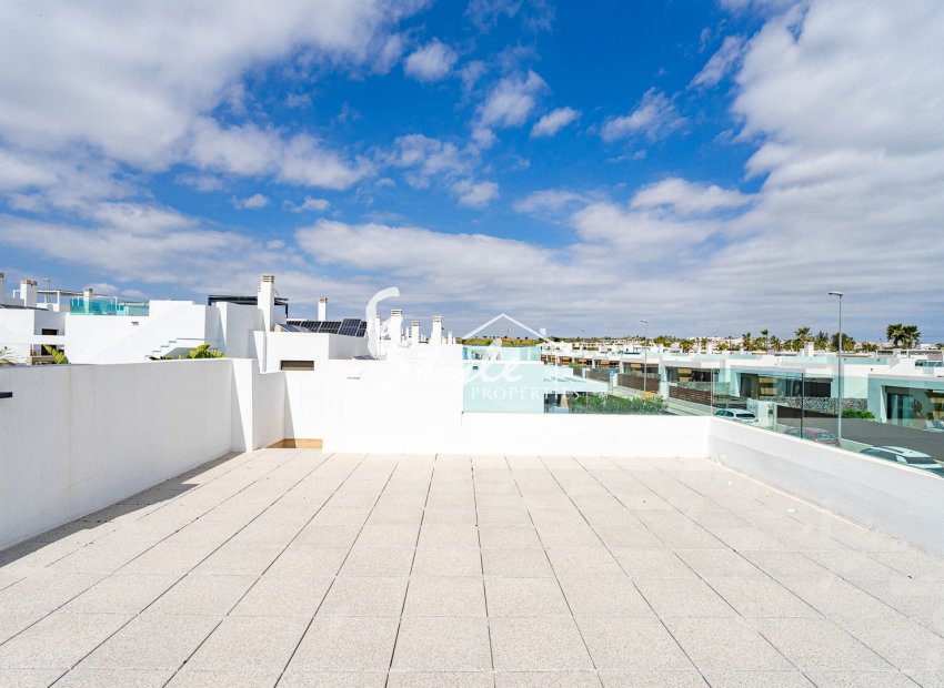 В продаже вилла 2024 года постройки с личным бассейном и солярием в Вистабея Гольф, Ориуэла Коста, Коста Бланка. ID2993