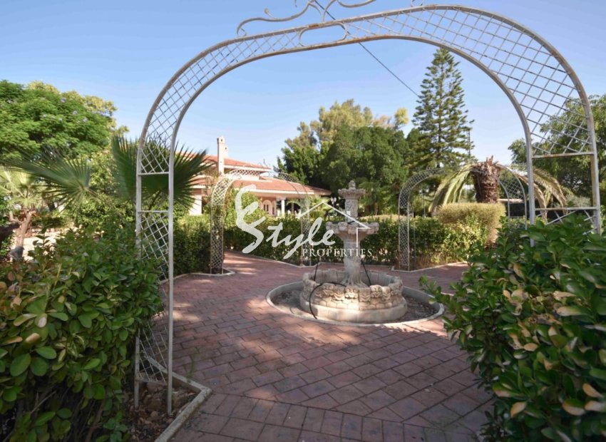 Великолепный загородный дом в 5 минутах от города продается в Кальоса-де-Сегура, Коста-Бланка, Испания. ID1214