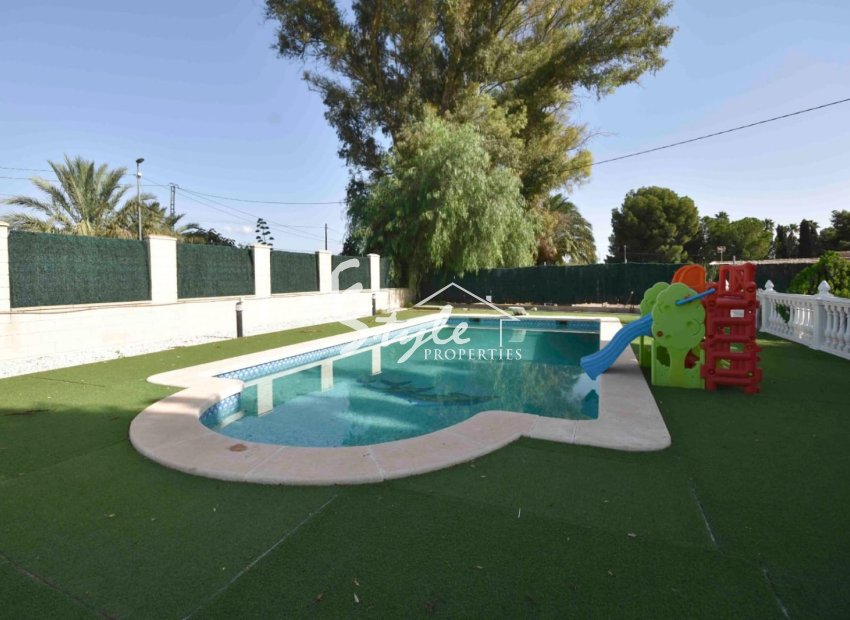 Великолепный загородный дом в 5 минутах от города продается в Кальоса-де-Сегура, Коста-Бланка, Испания. ID1214