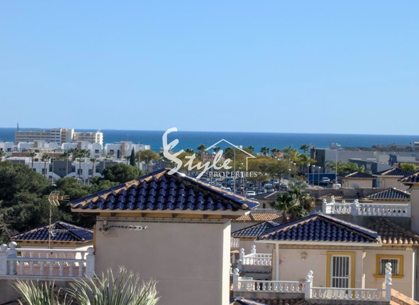 Villa de 4 dormitorios con vistas al mar en venta en La Zenia, Costa Blanca, España. ID2329