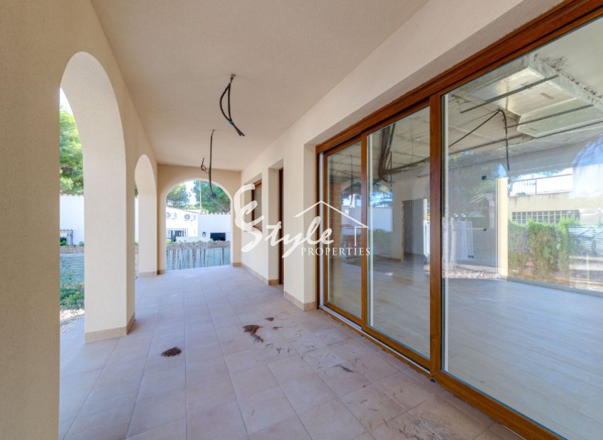 Villa de obra nueva en venta en Punta Prima, Costa Blanca, España. ON1460