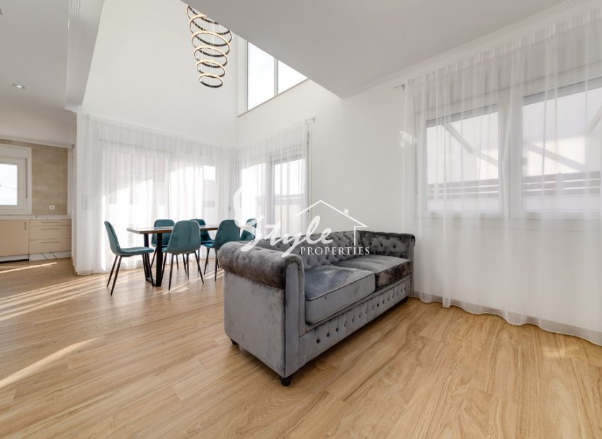 Villa de obra nueva en venta en Torrevieja, Costa Blanca, España. ON1454