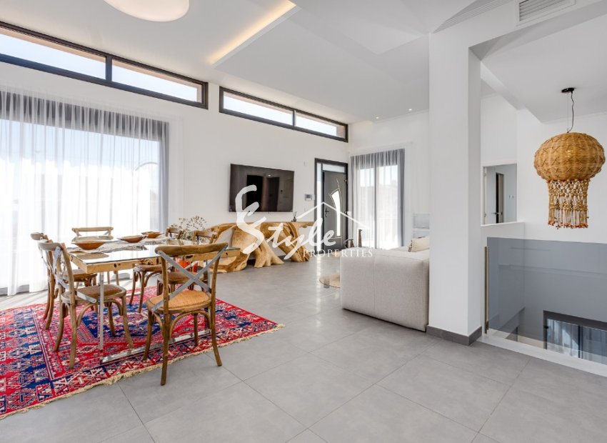 Villa de obra nueva en venta en Torrevieja, Costa Blanca, España. ON1455