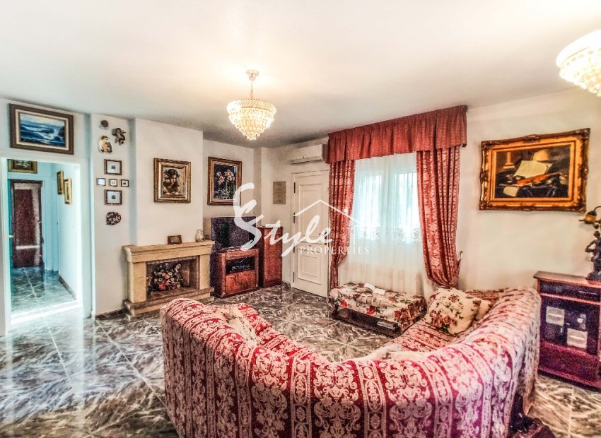 Villa en alquiler con piscina cerca al mar ,en la Zenia, Orihuela Costa