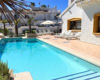 Villa en alquiler con piscina en La Zenia, Orihuela Costa