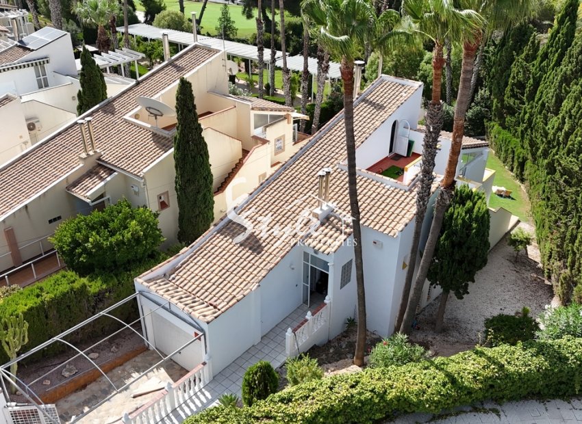 Villa en Primera Línea de Golf en Venta en Villamartín – 3 Dormitorios, 3 Baños y Vistas al Campo de Golf. ID 1460