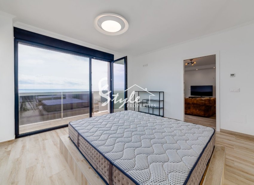 Villa en primera línea de mar en La Mata (Torrevieja) España. ID1826