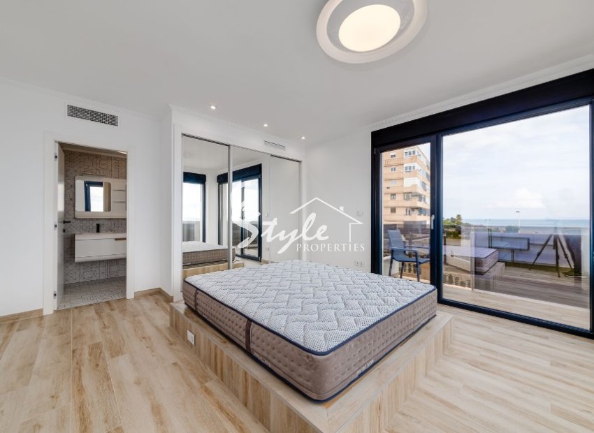 Villa en primera línea de mar en La Mata (Torrevieja) España. ID1826