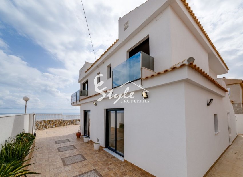Villa en primera línea de mar en La Mata (Torrevieja) España. ID1826