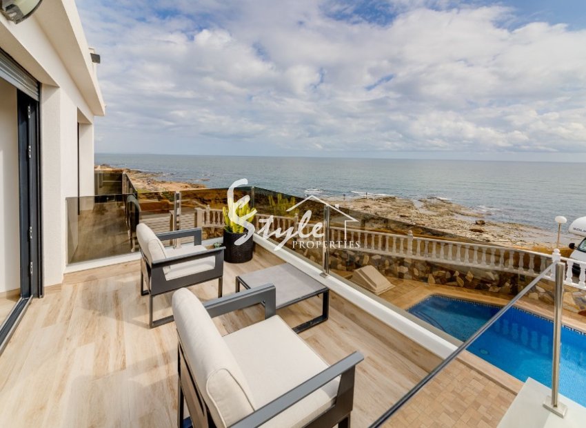 Villa en primera línea de mar en La Mata (Torrevieja) España. ID1826