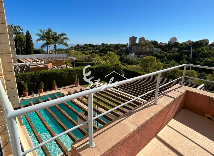 Villa Independiente de Lujo con Vistas al Mar en Venta en Dehesa de Campoamor- ID2712
