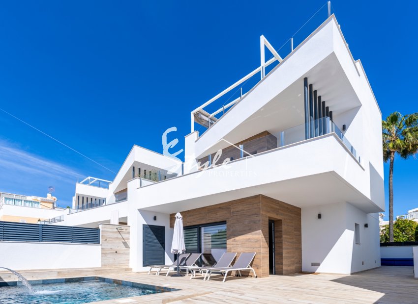 Villa Independiente Moderna en Venta en El Moncayo, Guardamar del Segura – Costa Blanca. ID 2718