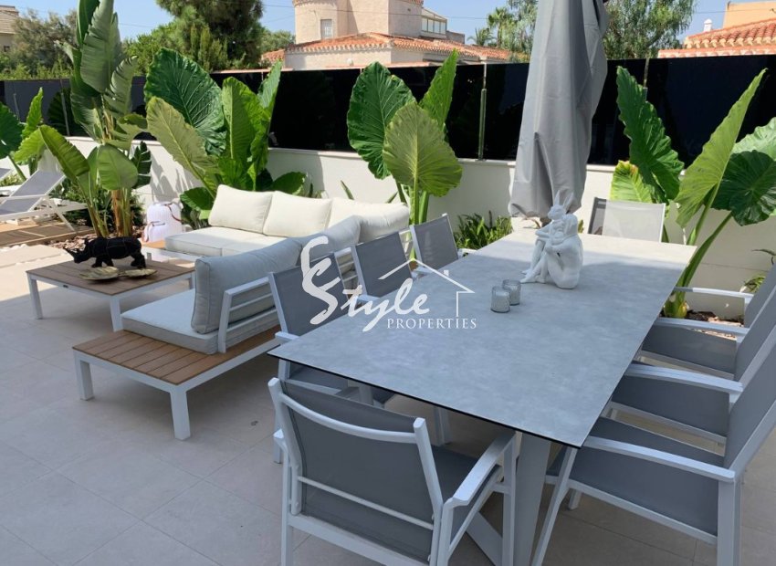 Villa moderna en venta en La Florida, Torrevieja, Costa Blanca, España. ON1468